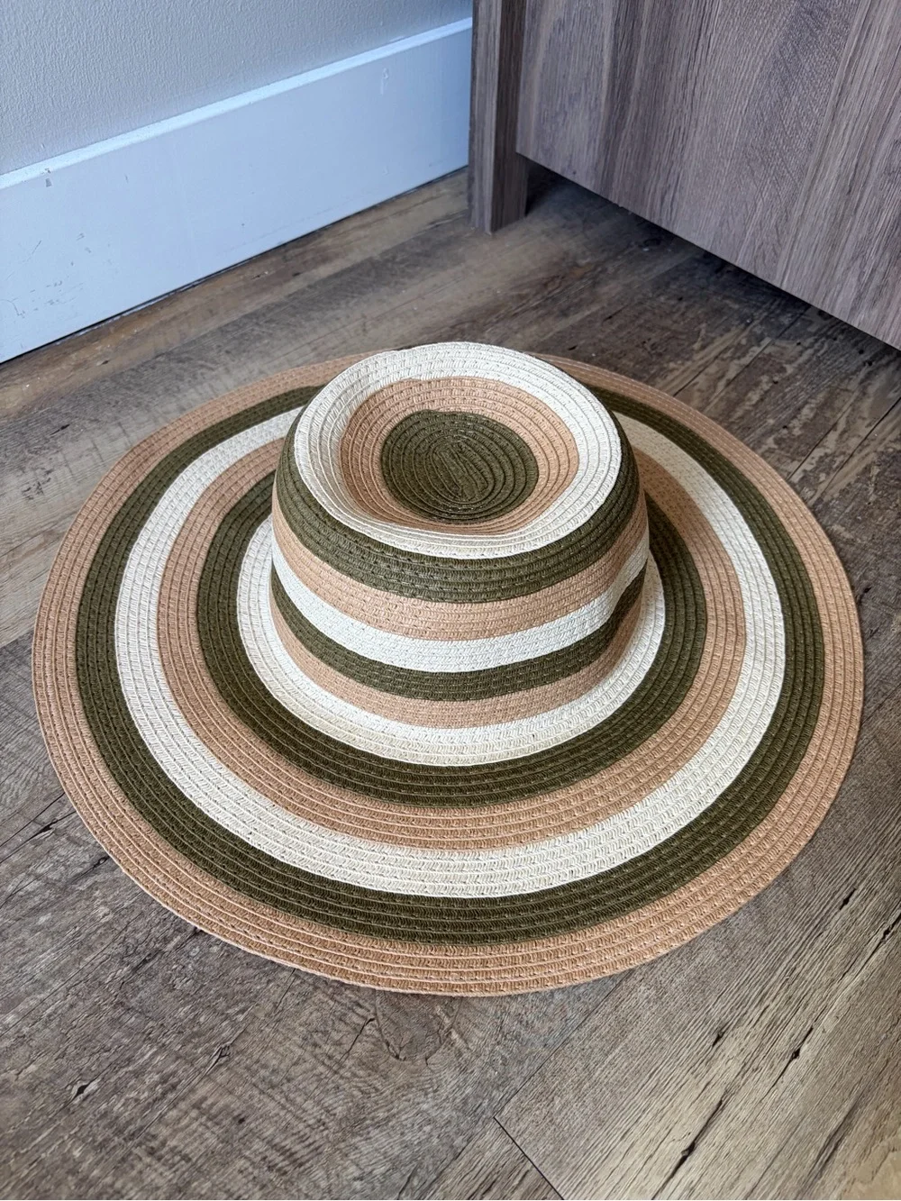 Nordstrom Olive Green Tan Cream Stripe Wide Brim Straw Sun Hat OS Earth Tones